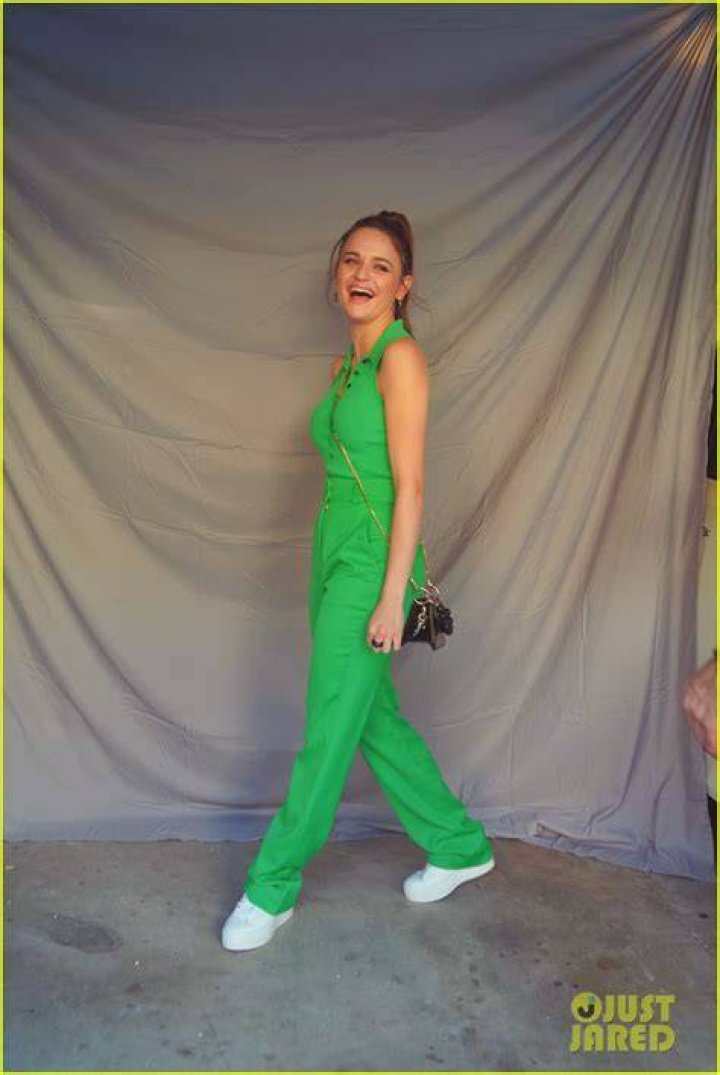 Joey King Working On Secret Project With Sister Hunter King! Hunter