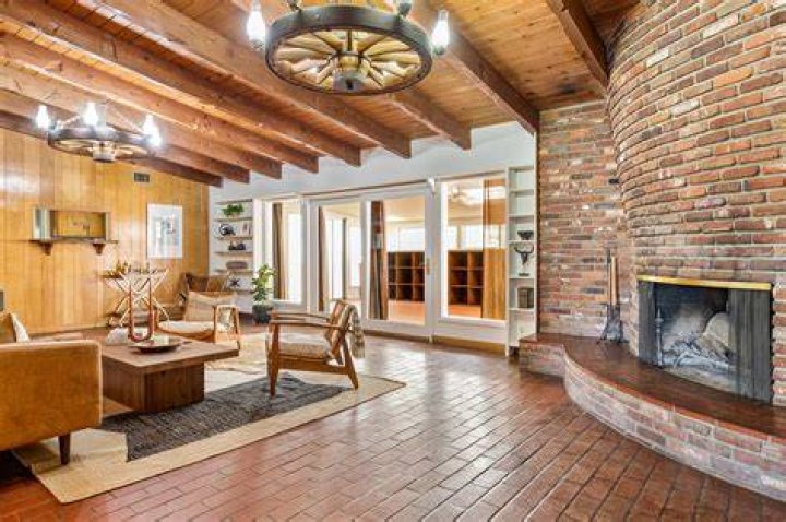 Johnny Cash&rsquo;s ranch with famous black toilet lists for 1.79M