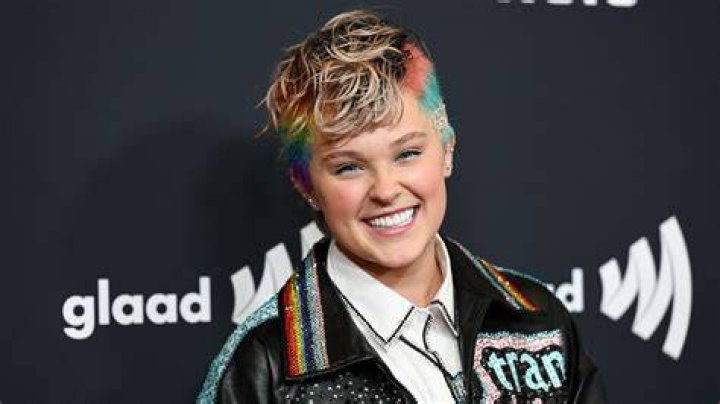 JoJo Siwa (now stylized as jo jo siwa) announces her debut album "bow