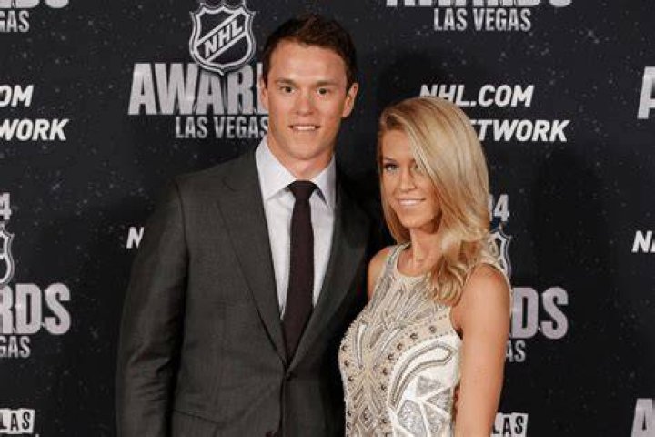 Jonathan Toews Wife Girlfriend Lindsey Vecchione + Dating History