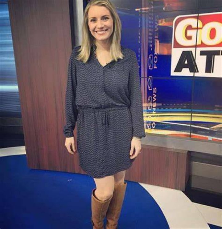 Katie Beasley is married to John Davis and has 2 Worth