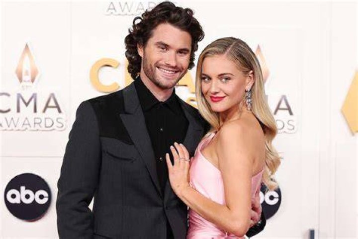 Kelsea Ballerini & Chase Stokes Hold Hands In NYC Hollywood Life