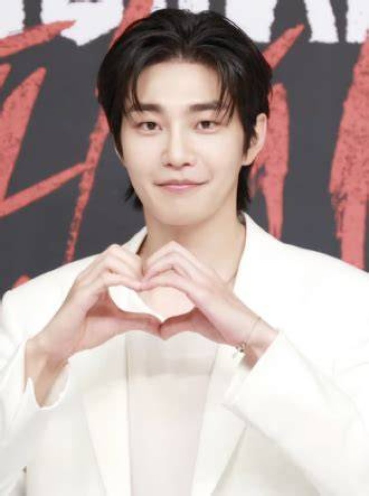 Kim Jae Young habla sobre su primer papel importante en una comedia