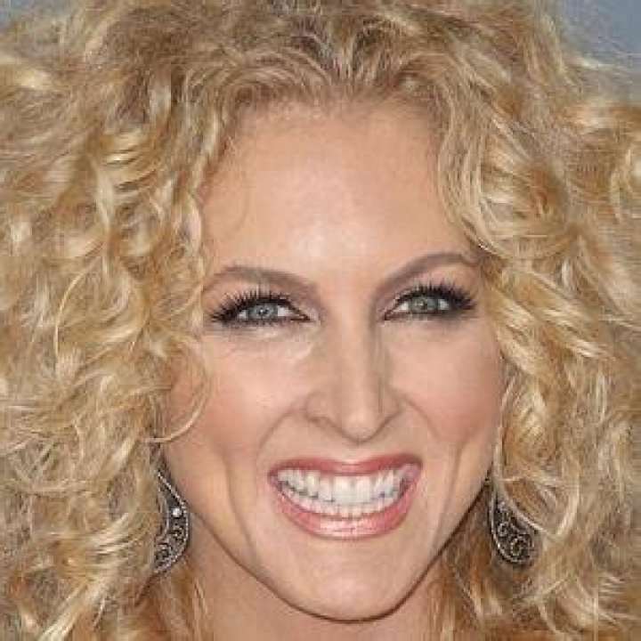 Kimberly Schlapman Wiki, Biography, Age, Height, Net Worth, Husbands