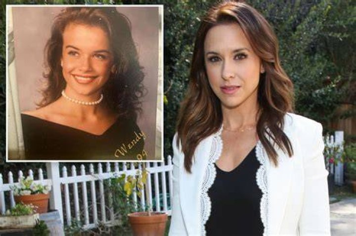 Lacey Chabert mourns death of older sister Wendy on Instagram