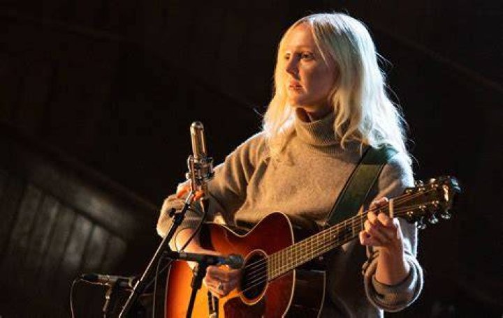 Laura Marling 'I was in danger of being bored of myself' BBC News