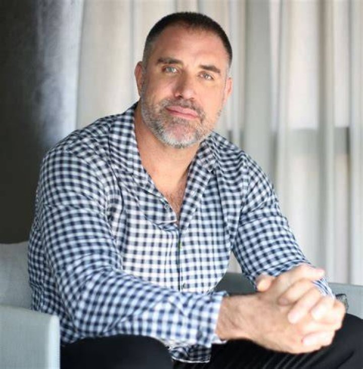 Life Coach Mike Bayer's Facts Wiki, Age, Family, Married, Wife, Gay