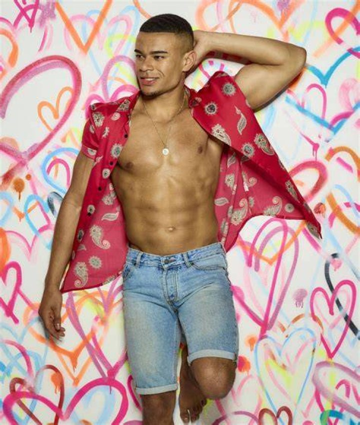 Love Island stars Wes Nelson and Arabella Chi confirm their romance