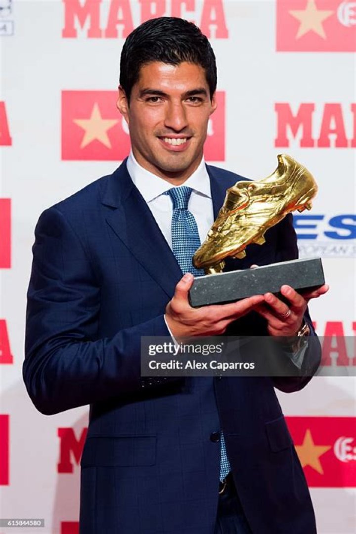 Luis Suarez Receives Golden Boot, Eyes Barcelona Debut Football News