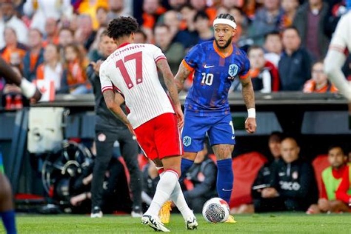 Memphis Depay al van jongs af aan beschimpt 'Hij werd nooit