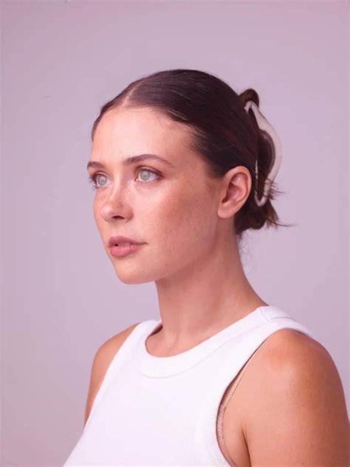 Mia Tomlinson Biography, Net Worth, Age, Bio, Height & Boyfriend