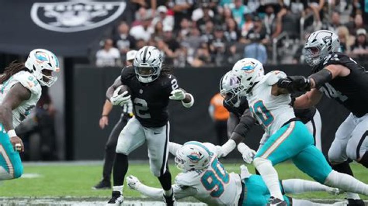 Miami Dolphins' Jaylen Waddle Is an NFL Rookie of the Year Finalist
