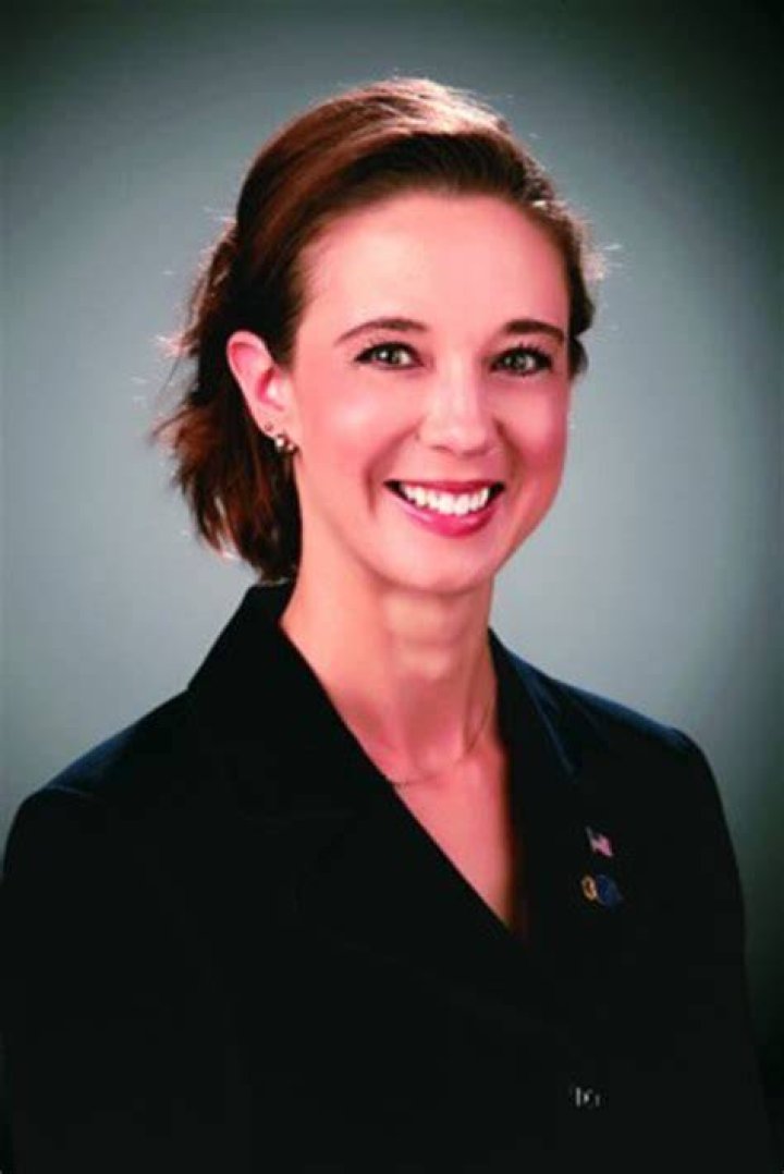 Michelle Distler tops Dan Pflumm to the new mayor of Shawnee