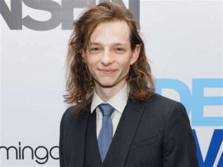 Mike Faist Height, Weight, Age, Body Statistics Linktreed