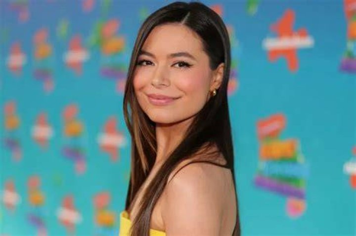 Miranda Cosgrove Age, Net Worth, Boyfriend, Family, Height and