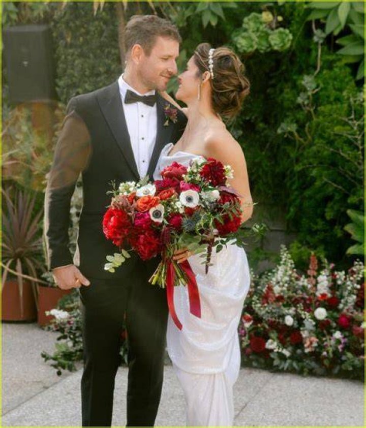 Missy Peregrym Marries Tom Oakley in Intimate Wedding