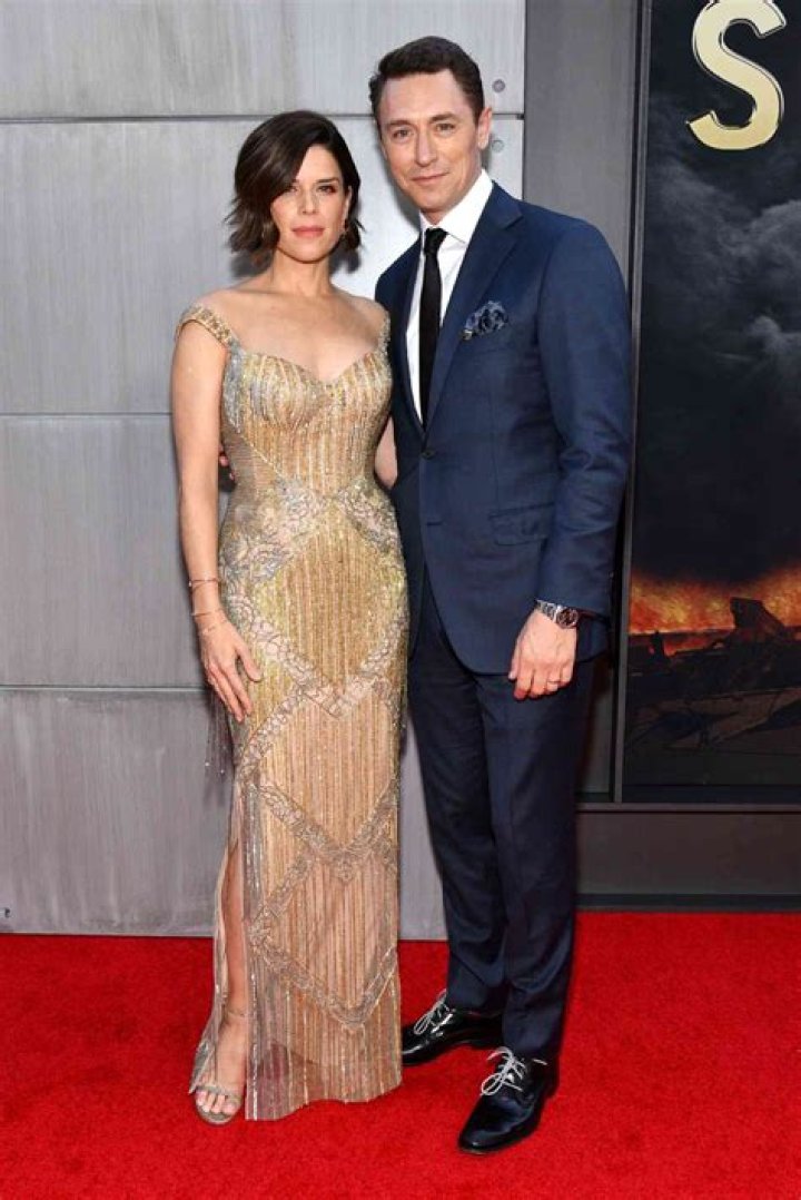 Neve Cambell Stuns on Date Night with Boyfriend