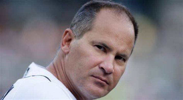Omar Vizquel denies wife's allegations of domestic abuse