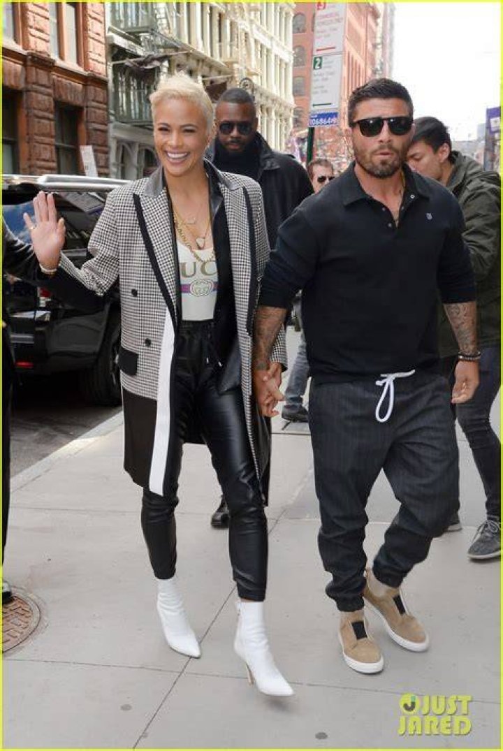 Paula Patton Holds Hands with Boyfriend, Whose Identity Has Been