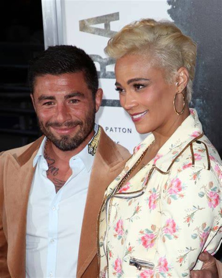 Paula Patton&rsquo;s married boyfriend isn&rsquo;t camera shy Page Six