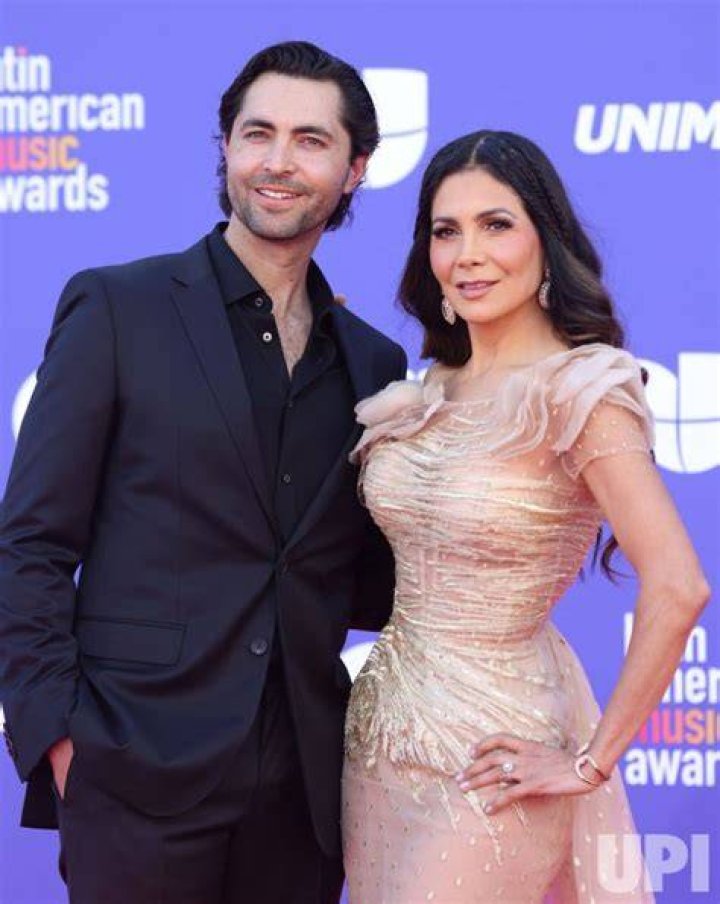 Photo Forrest Kolb and Patricia Manterola Attend the Latin American