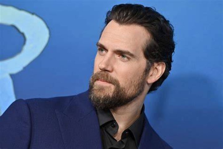 Photos of Henry Cavill with his girlfriend go crazy on the