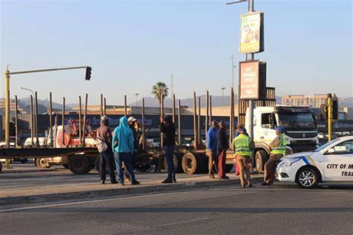 PHOTOS Roads leading to Mbombela and Nelspruit have been closed ahead