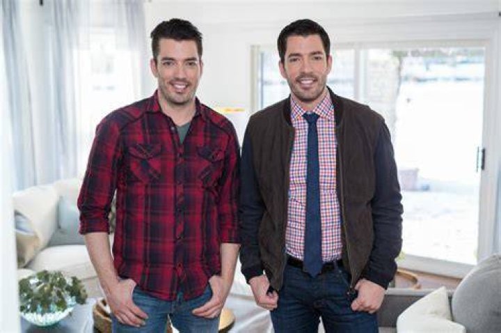 Property Brothers&rsquo; Drew Scott and Fiancee Linda Phan Get a SpinOff