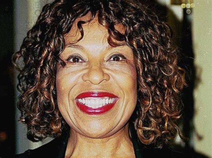 Roberta Flack reveals ALS diagnosis, making it 'impossible to sing