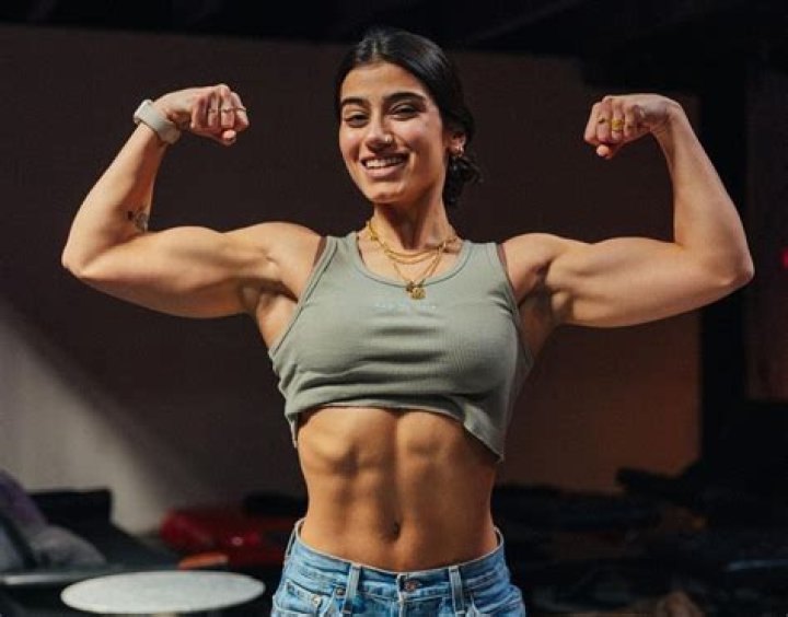 Sara Saffari on Dating Bradley Martyn, Hitting 1,000,000 Followers in 1