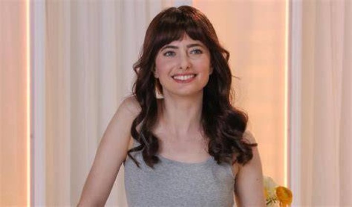 Sarah Sherman Biography (Age, Boyfriend & More) mrDustBin