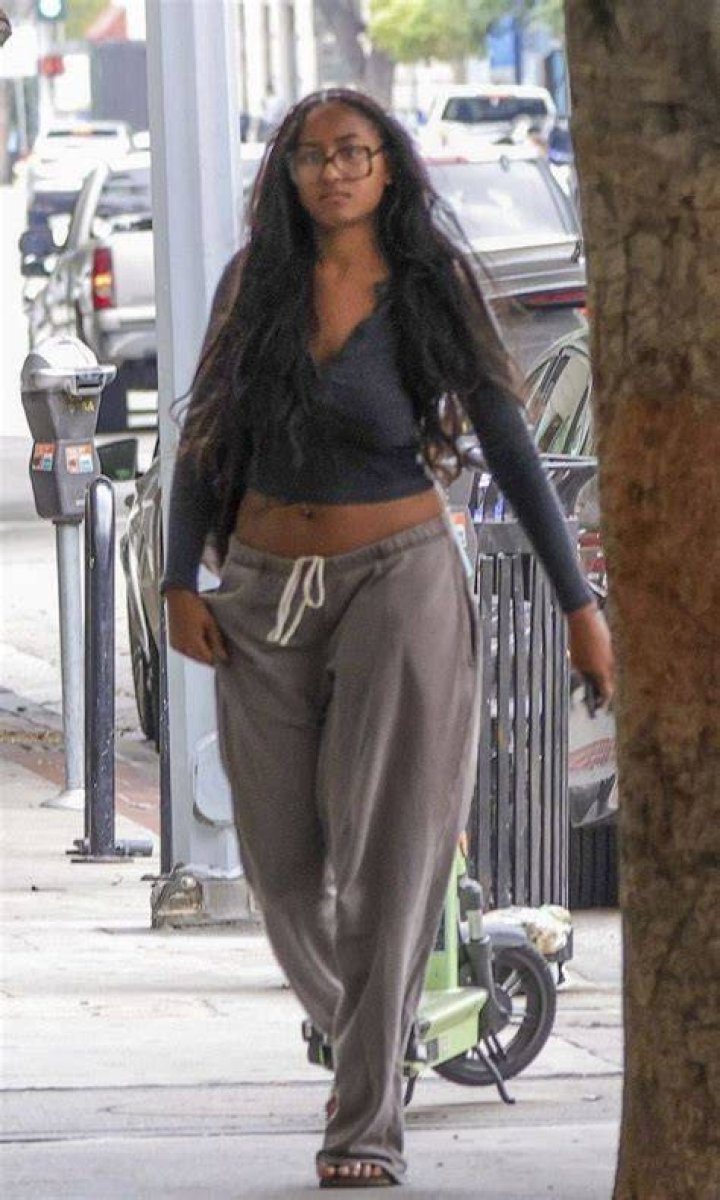 Sasha Obama from Stars' First Jobs E! News