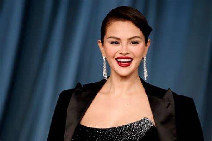 Selena Gomez Wiki 2021 Net Worth, Height, Weight, Relationship & Full