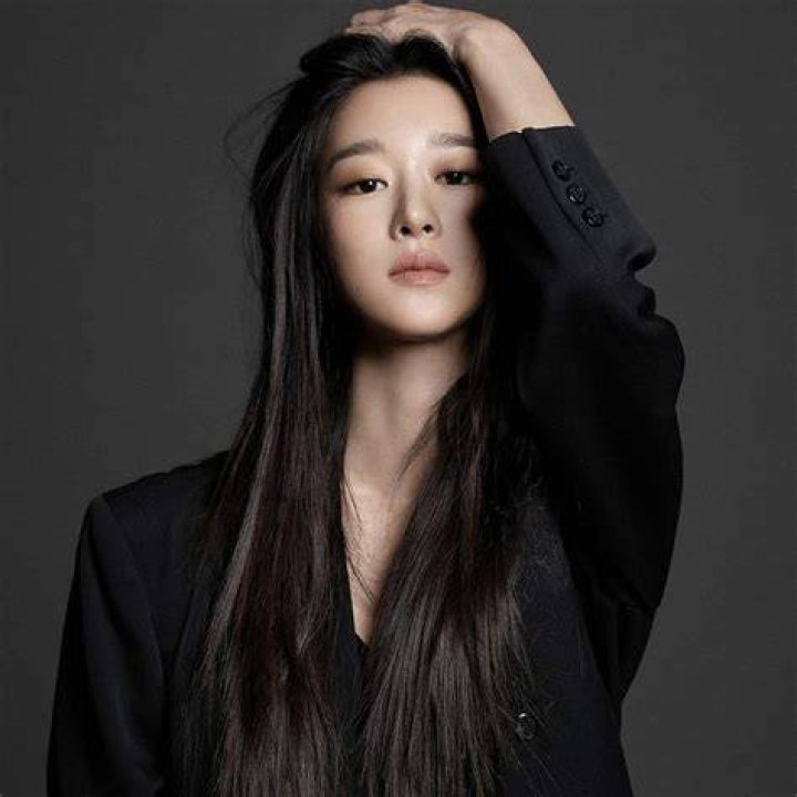 Seo Ye Ji Từ sinh vi&ecirc;n trường b&aacute;o đến n&agrave;ng &ldquo;đi&ecirc;n nữ&rdquo; khuynh đảo m&agrave;n ảnh