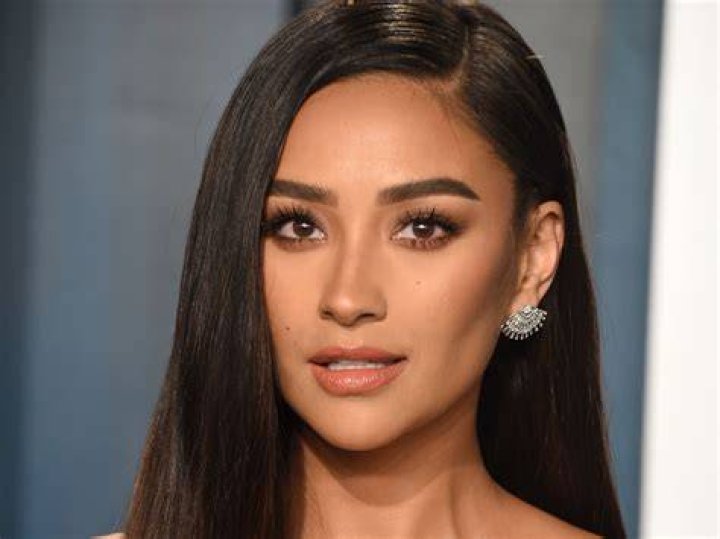 Shay Mitchell Says Prenatal Depression Makes Her 'Nervous' to Have a