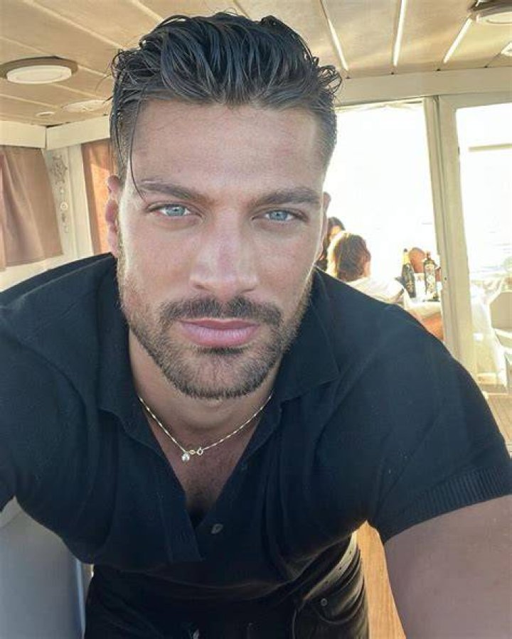 Simone Susinna's bio wife, net worth, ethnicity, and nationality