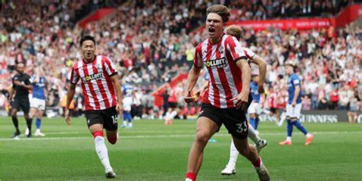 Southampton Martin Tyler shares his memories of St Mary's Football