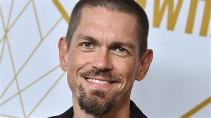 Steve Howey Age, Net Worth, Wife, Family, Parents and Biography