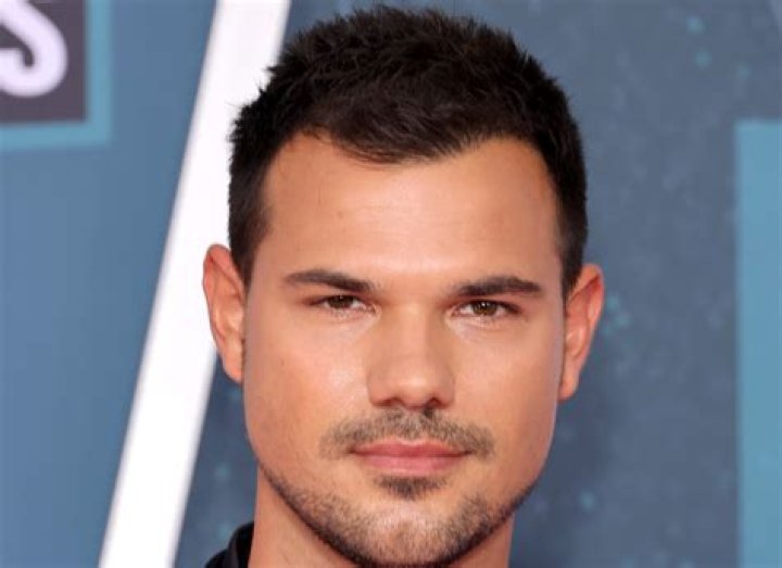 Taylor Lautner 'splits with girlfriend Marie Avgeropoulos' Daily Mail