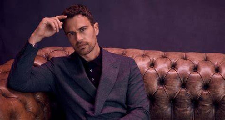 Theo James In Talks For Political Thriller &ldquo;Backstabbing For Beginners