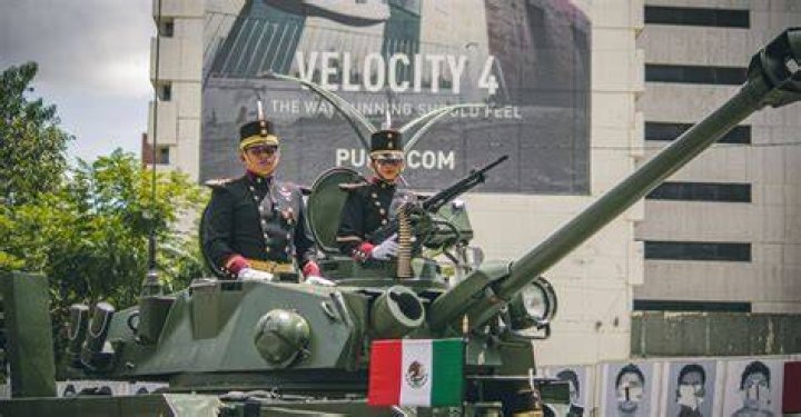 Video shows moment Mexican military faced El Chapo's son amid deadl