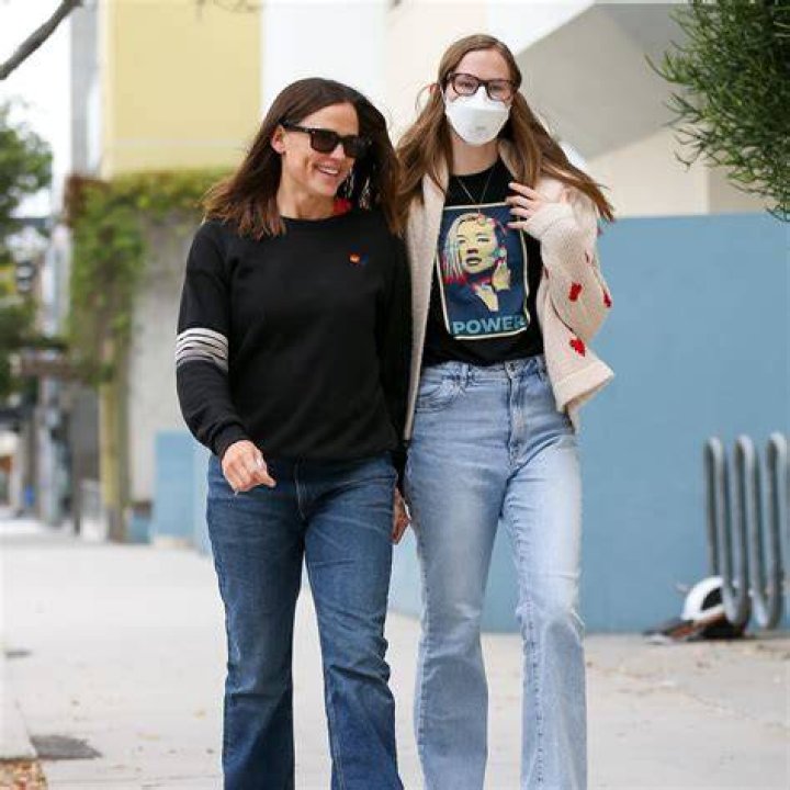 violet affleck