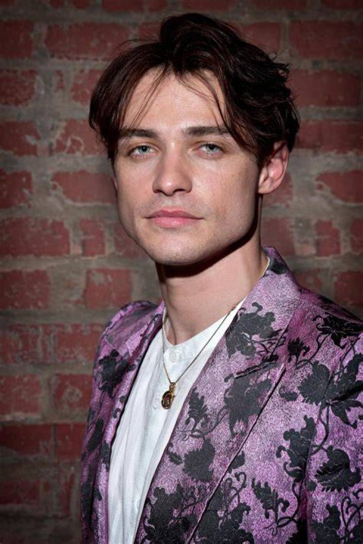 What Happened Between Thomas Doherty And Dove Cameron?