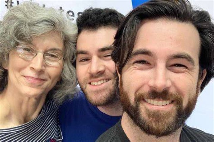 Who Are Gabe & Noah Greenspan, Jason Alexander Son? Kids & Family Tree