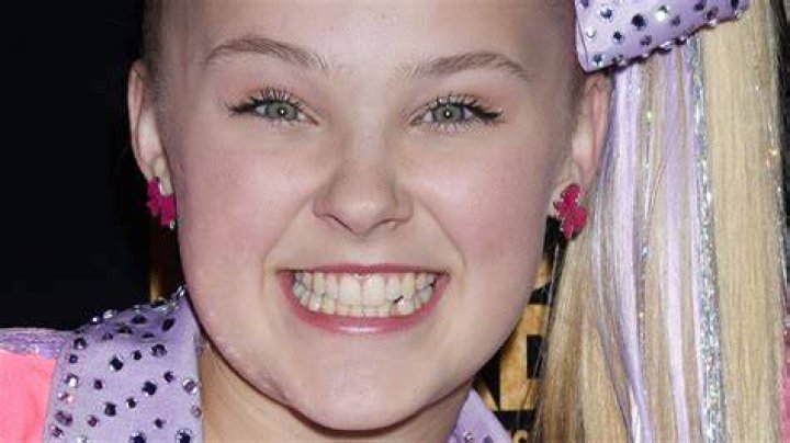 Why is JoJo Siwa dancing with Jenna Johnson on DWTS? HELLO!